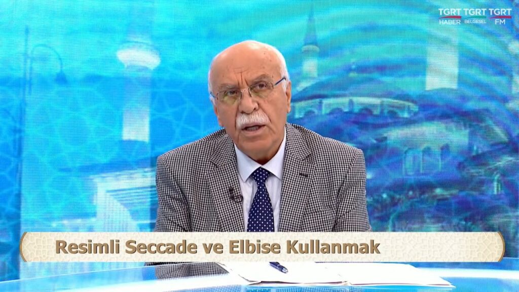 Huzura Doğru Resimli Seccade ve Elbise Kullanmak 20260417
